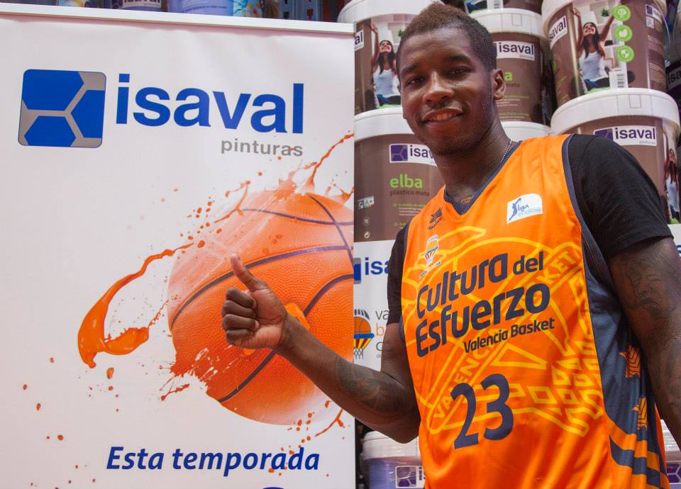 Dwight Buycks ya pinta en taronja.