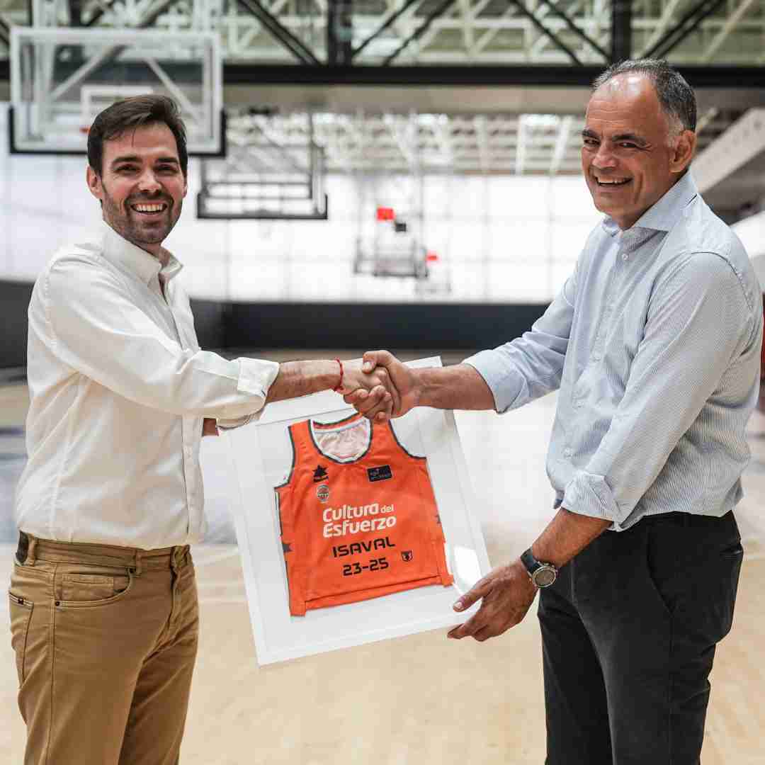 Isaval renueva su compromiso como patrocinador oficial del Valencia Basket para los equipos masculino y femenino durante dos años más