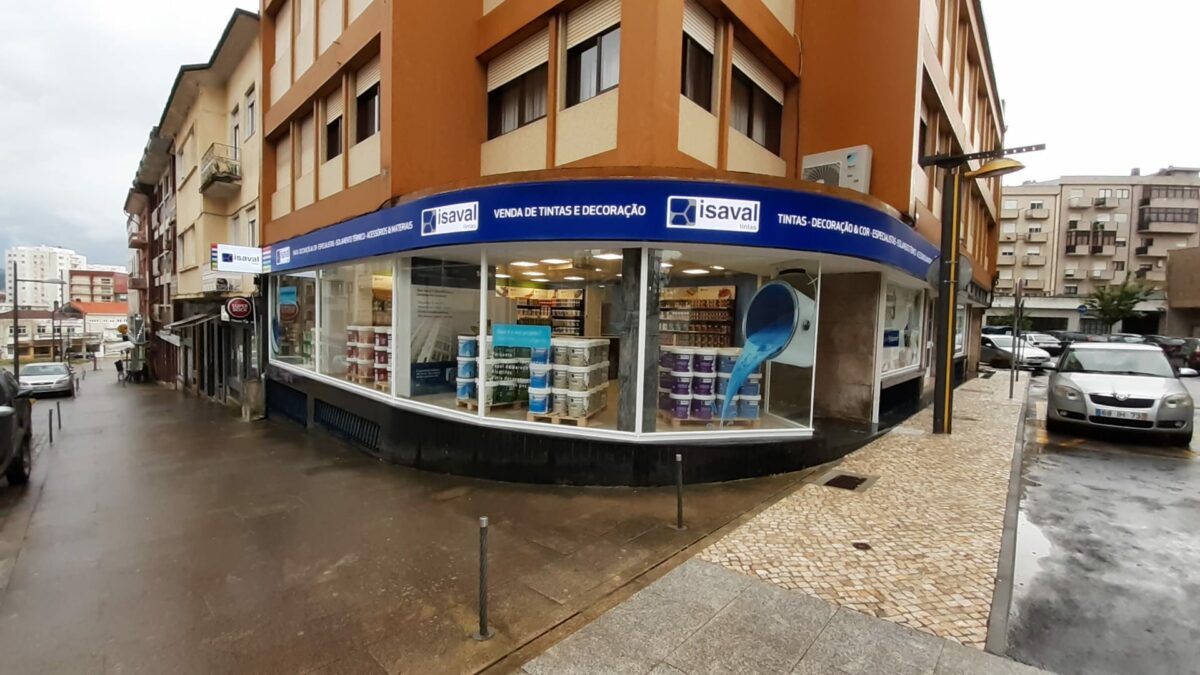 Pinturas Isaval sigue con su expansión internacional abriendo su primera tienda en Portugal