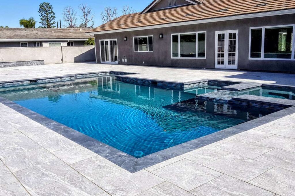Azul claro y azul oscuro: Acabado de pintura para piscinas