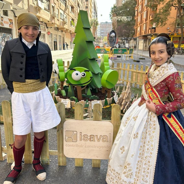 Isaval da color a la Falla Plaza de Honduras para celebrar la Capitalidad Verde de Valencia