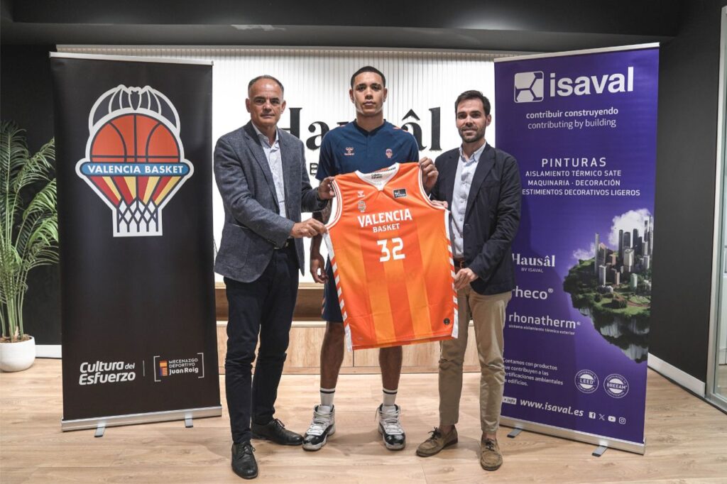 Isaac Nogués presentado en Isaval por el Valencia Basket Club