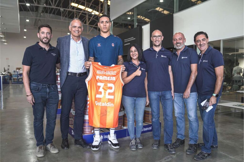 Isaac Nogués presentado en Isaval por el Valencia Basket Club