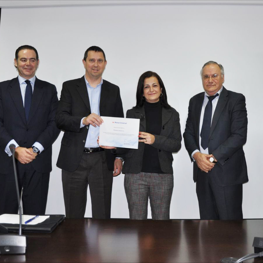 Entrega de diploma Bonus 2015 a Isaval por parte de Mutua Universal