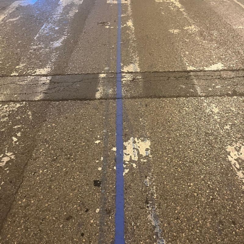 Isaval vuelve a marcar el camino de la Maratón de Valencia 2025 con la emblemática línea azul