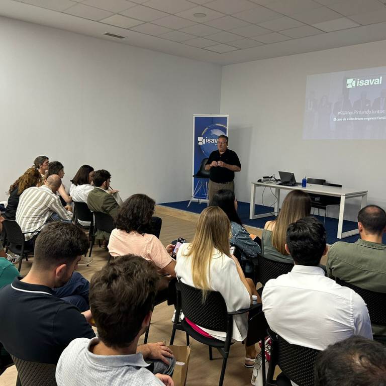 La Asociación de Jóvenes Empresarios en Valencia visitan Isaval en el marco de «Operación Consolida»