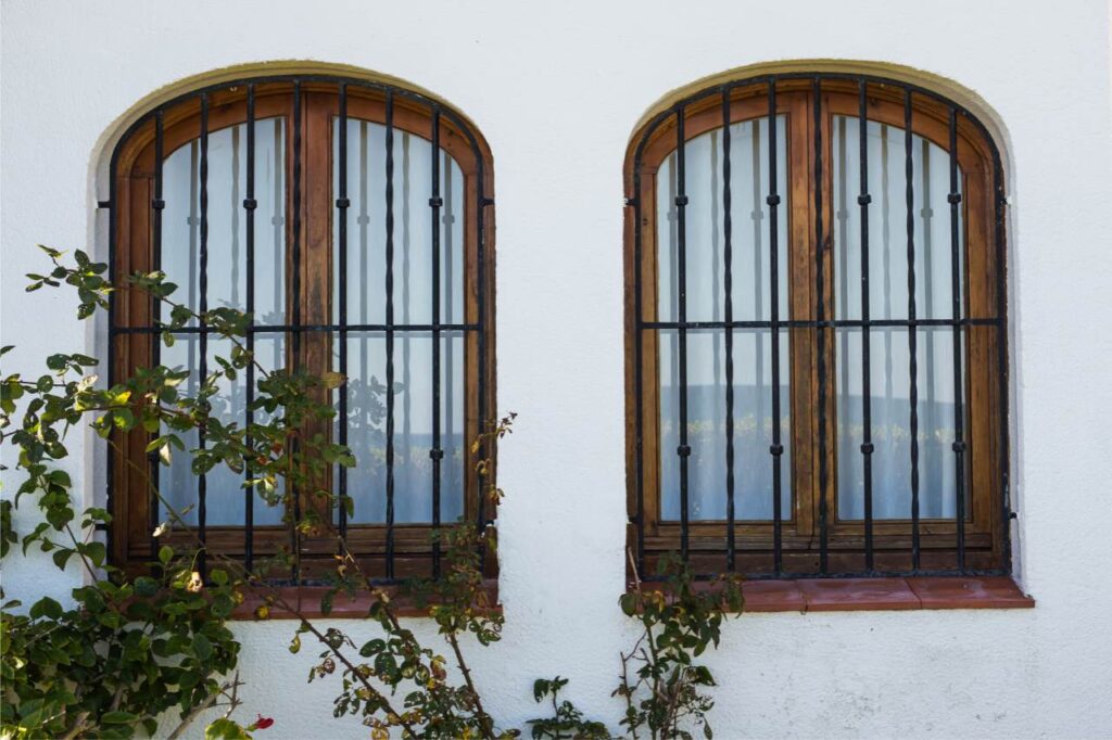 Pintar los barrotes de la fachada