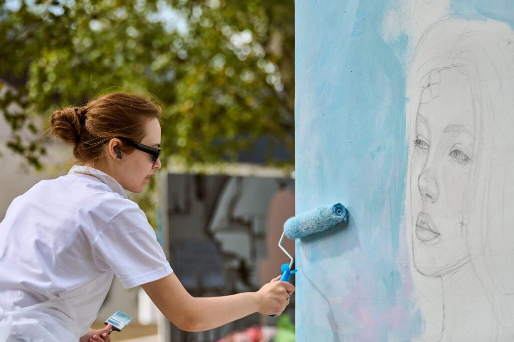 Cómo pintar un mural en la pared exterior