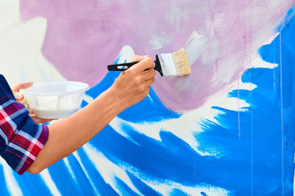 Cómo pintar un mural en la pared exterior