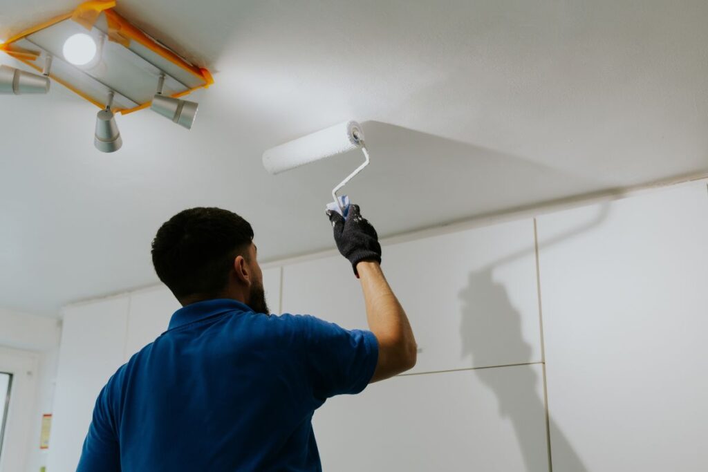 Cómo pintar un techo de pladur