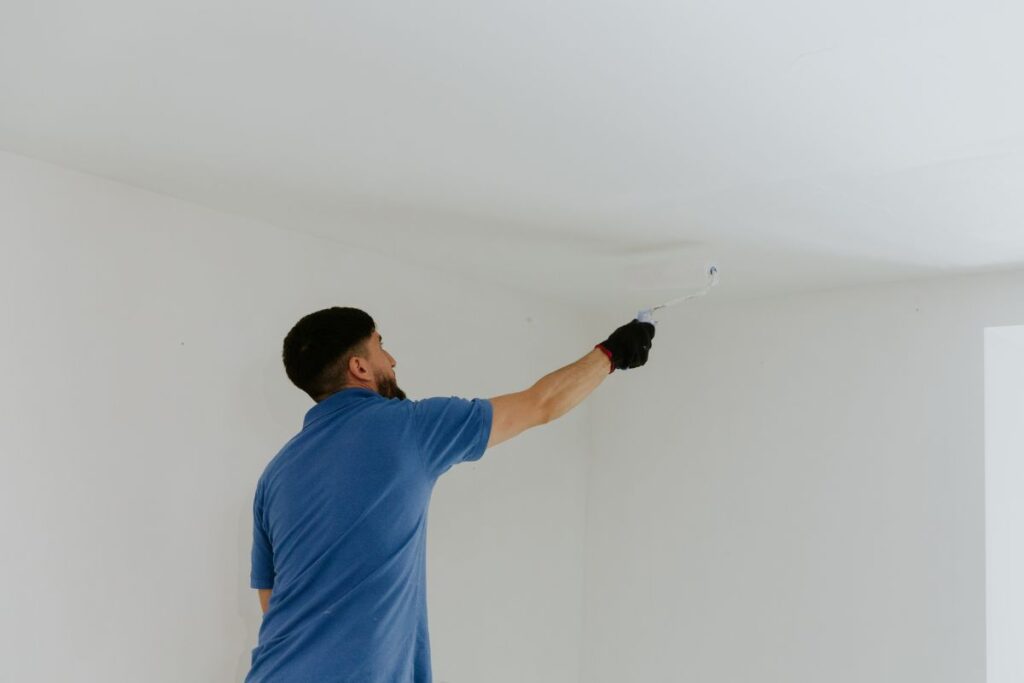 Cómo pintar un techo de pladur