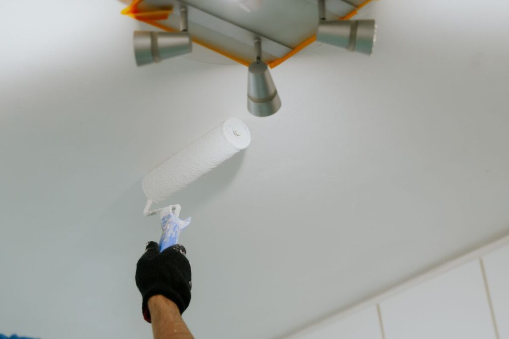 Cómo pintar un techo de pladur