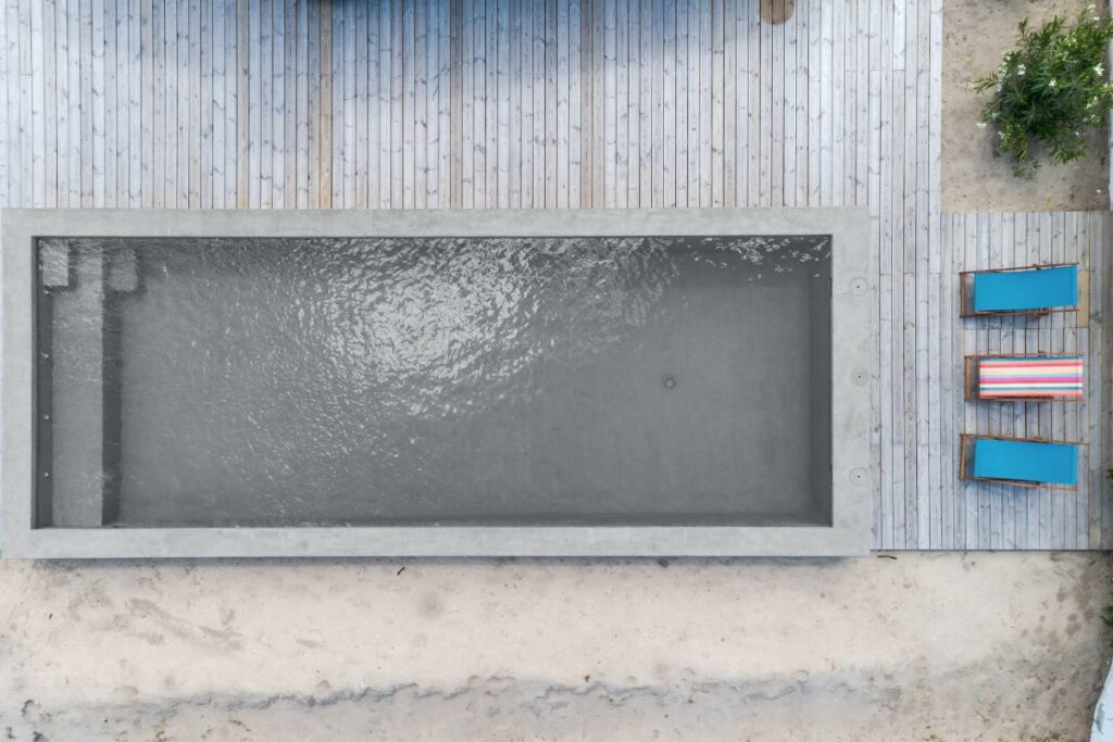 Piscina gris oscuro