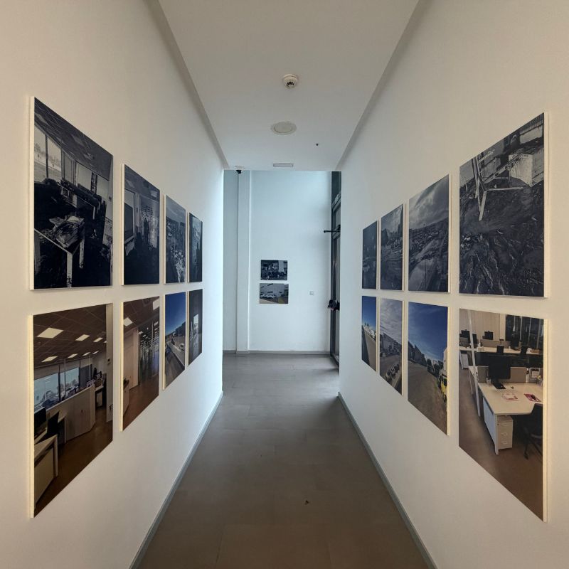 Isaval inaugura la segunda parte de la exposición fotográfica sobre la DANA en un acto conmemorativo en su sede central