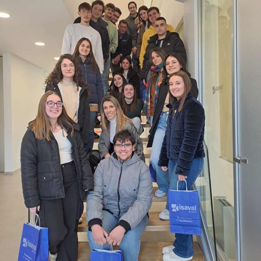 Isaval acerca la realidad de la industria química a los estudiantes de la Universidad de Valencia en una visita educativa